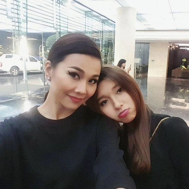 Đồng Ánh Quỳnh còn cho rằng, Thanh Hằng là cả tuổi thanh xuân của mình. Trước đó, không ít lần, Đồng Ánh Quỳnh công khai bày tỏ nỗi nhớ với Thanh Hằng trên trang cá nhân. Cô còn gọi Thanh Hằng là “tình yêu xinh đẹp”. Chia sẻ về tin đồn này, Đồng Ánh Quỳnh cũng lên tiếng phủ nhận khi cho rằng cả hai chỉ là tình cảm chị em bình thường, không có gì quá lên như mọi người suy nghĩ.