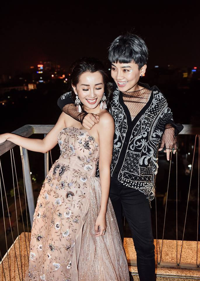 Khoảng giữa năm 2018, MC Đặng Quỳnh Chi bị đồn yêu đồng giới nữ đồng nghiệp của mình là MC Thùy Dung. Việc cả hai lúc nào cũng "dính nhau như sam" mỗi khi đi chơi cùng bạn bè đã làm dấy nên nghi vấn này.