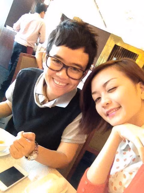 Nhạc sĩ Phương Uyên và Thiều Bảo Trang cũng từng một thời vướng phải ngh án hẹn hò. Cặp đôi khiến công chúng thấy nghi ngờ khi liên tiếp có những cử chỉ tình cảm chốn đông người.