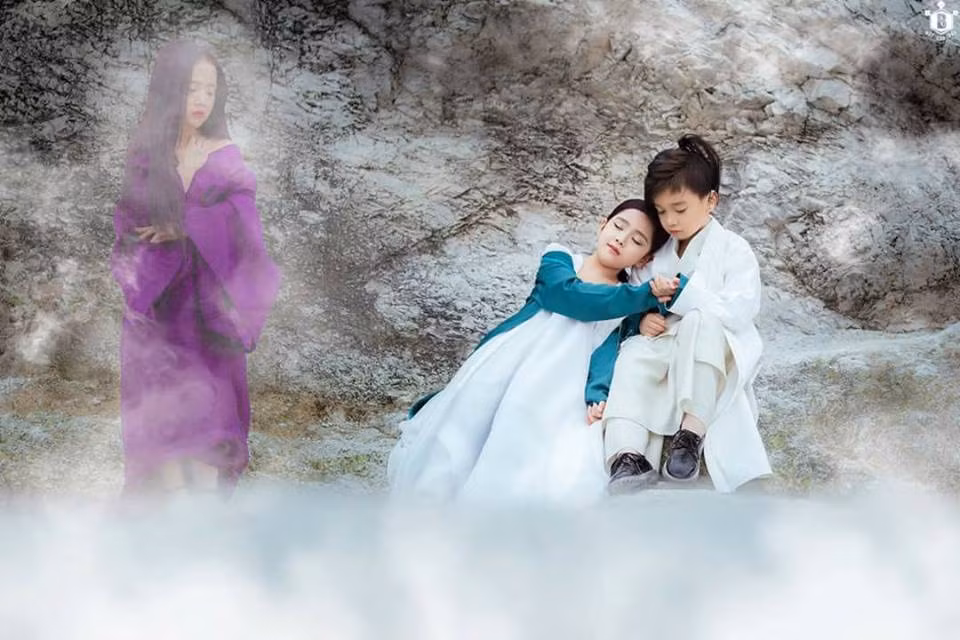 Hai nhóc tỳ Hữu Nhật và Khánh Linh đã "đốn tim" người xem bởi phong cách cổ trang cực đẹp và dễ thương.