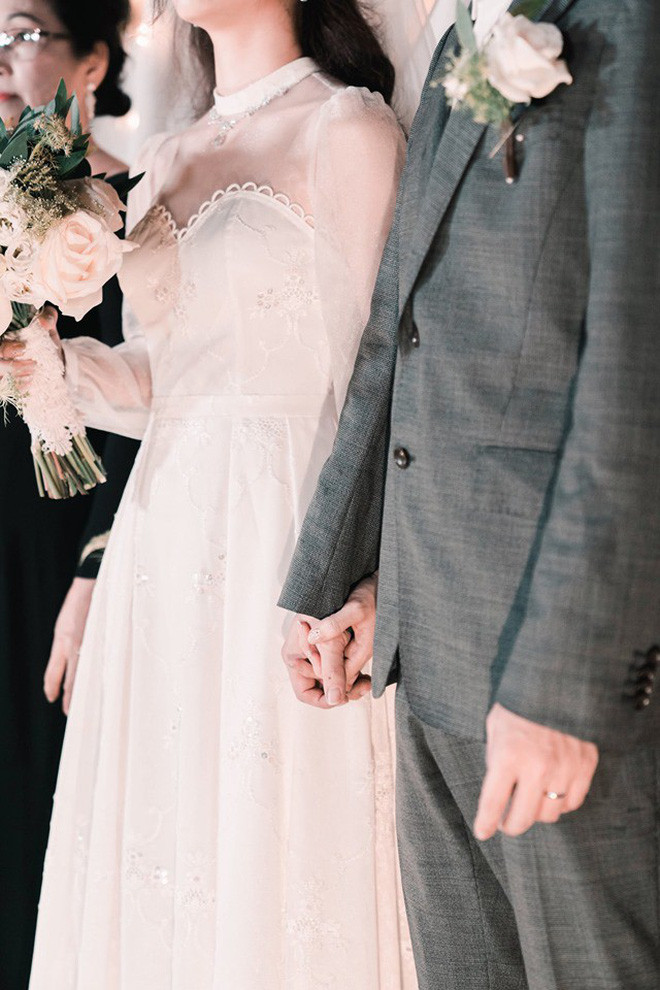 Sau khi bài viết khoe váy cưới tự may của Thanh Trúc được chia sẻ đã nhận được hơn 10K thích và bình luận. Ai cũng xuýt xoa ngưỡng mộ cô dâu Việt tại Nhật và không quên chúc phúc cho cặp vợ chồng mới cưới.