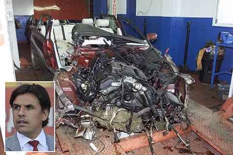 Một trong những vụ tai nạn giao thông nghiêm trọng nhất trong làng bóng đá là vụ của cựu cầu thủ Chris Coleman. Chiếc xế hộp của Coleman chỉ còn là đống sắt vụn còn bản thân anh bị gãy chân.