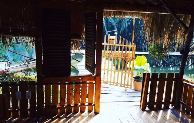 Không khí trong lành, không gian yên tĩnh nơi đây khiến bạn có cảm giác như trở về một vùng quê xinh đẹp và yên bình. Ảnh: Liichin.