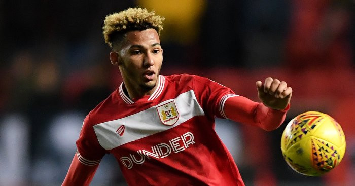 Tottenham và Arsenal được cho là đang quan tâm tới cái tên trẻ Lloyd Kelly, cầu thủ đang chơi tại giải Hạng Nhất Anh trong màu áo Bristol City.