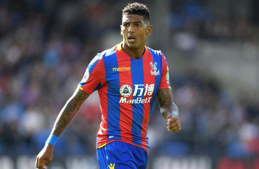 Chuyển nhượng cầu thủ The Sun, MU đang hỏi mua 2 ngôi sao của Crystal Palace, bao gồm Aaron Wan-Bissaka và một cái tên đầy bất ngờ, đó là Patrick van Aanholt. Số tiền họ dự chi cho 2 thương vụ này rời vào khoảng 50 triệu bảng.