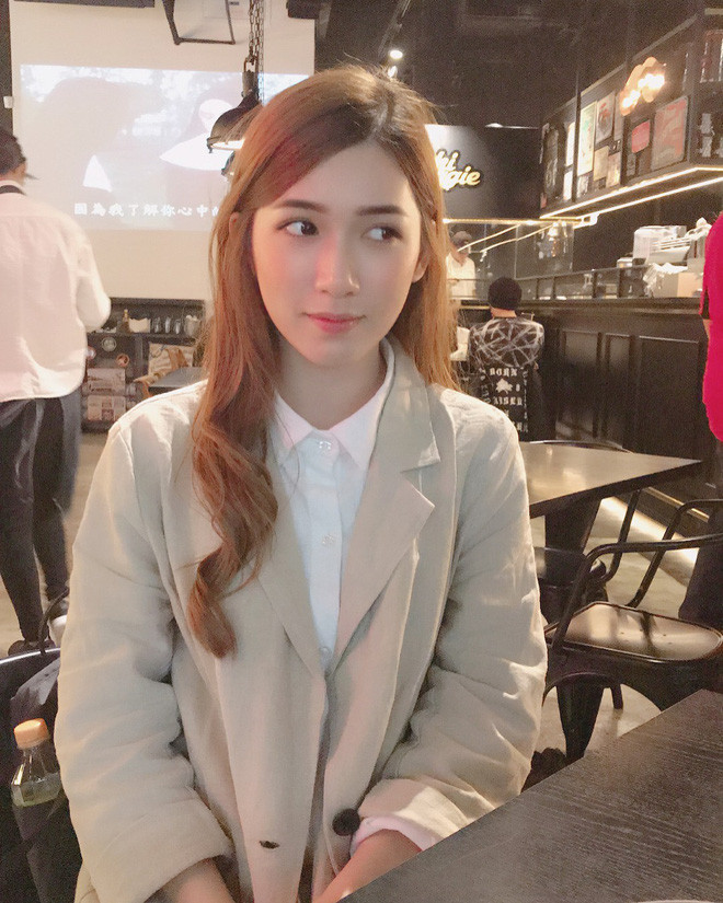 Bình thường đã rất xinh nhưng khi hé miệng cười, vạn trái tim phải rơi rụng vì cô bạn người Malaysia này.