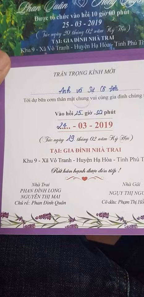 Tấm thiệp cưới, thiết kế là một chuyện nhưng nội dung lại là một chuyện khác. Sẽ thế nào nếu như một ngày đẹp trời bạn nhận được tấm thiệp mời từ thằng bạn thân nhưng dưới dòng chữ: "Trân trọng kính mời… tới dự lễ Thành hôn của hai chúng tôi được điền bởi cụm từ: "Anh và sự cô đơn", chắc hẳn bạn sẽ tức ói máu.