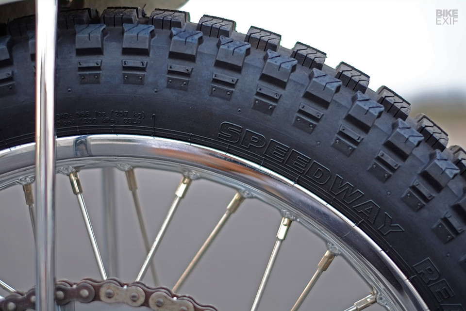 Phần khung xe được chuyển tới hãng kim hoàn Buff King để tiến hành tân trang. Từ khung, bánh răng đến vành xe đều được sửa lại, đánh bóng và mạ crôm. Dutchmann cũng thêm vào xe một bướm ga xoắn, hệ thống dây mới và các họa tiết thương hiệu của hãng.