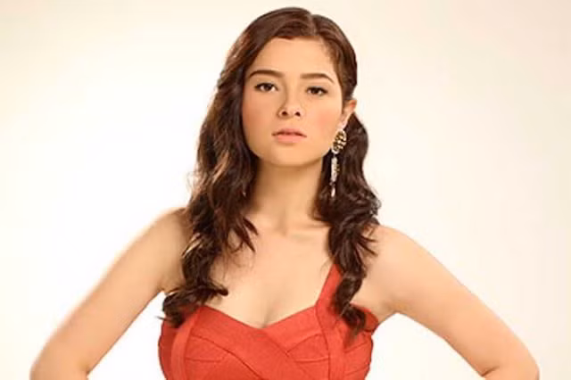 Mới đây, Andi Eigenmann đã được lựa chọn để xuất hiện trên tạp chí đàn ông FHM số mới nhất. Trên tạp chí này, cô khoe hình thể hấp dẫn, nuột nà trong những bộ áo tắm màu sắc tươi sáng, nhẹ nhàng nhưng cũng rất thời thượng. Ảnh trong bài: Instagram nhân vật.