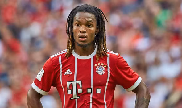 Swansea tính gây sốc với Renato Sanches: HLV của Swansea, Paul Clement từng là trợ lý của HLV Carlo Ancelotti tại Bayern. Trước đó, HLV Ancelotti cho phép Sanches ra đi theo dạng cho mượn dù chỉ vừa gia nhập Bayern vào mùa giải trước với mức phí 28 triệu bảng từ Benfica. Trong khi đó, HLV Clement của Swansea muốn tìm kiếm người thay thế xứng đáng cho Gylfi Sigurdsson, tiền vệ vừa gia nhập Everton. Ảnh: Goal