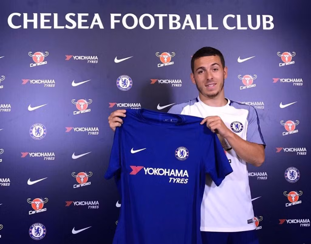 Chelsea ra mắt "tân binh không ngờ": Đội chủ sân Stamford Bridge vừa bất ngờ xác nhận chiêu mộ thành công Kylian Hazard. Kylian Hazard là em trai thứ 3 của Eden Hazard. Eden Hazard còn một người em nữa, em út, cũng theo nghiệp bóng đá là Ethan, hiện khoác áo học viện CLB A.F.C. Tubize (Bỉ), nơi 3 người anh của cầu thủ này từng trưởng thành. Ảnh: Chelsea FC
