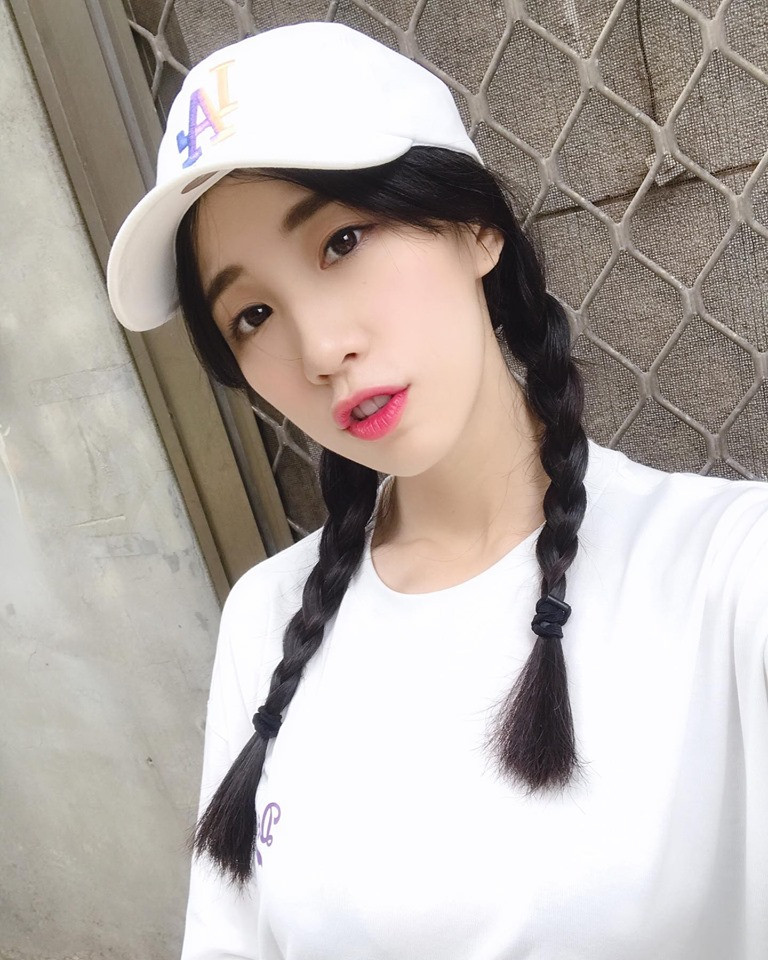 Dù lời giải thích của gái xinh Đài Loan thỏa đáng nhưng có vẻ như netizen vẫn chưa cảm thấy thuyết phục ngay lập tức và cơn mưa gạch đá hướng về Dao Dao vẫn chưa dừng lại.