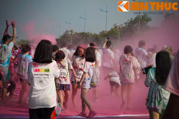 Có tới 5 chặng màu để các bạn thoải thích lăn mình trong những đám màu.