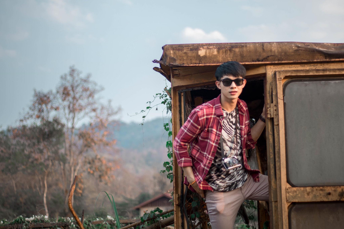 Sở hữu gương mặt nam tính, làn da trắng trẻo cùng phong cách thời trang bụi bặm và khỏe khoắn, không khó gì để Thanousack Laddarvun chinh phục được hội chị em phụ nữ Việt Nam.