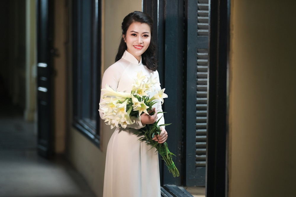 Chia sẻ về bộ hình mới của mình gây tiếng vang trên cộng đồng mạng, chị Thu Phương cho biết: "Hoa loa kèn là loài hoa thuộc về tháng Tư, thuộc về những khoảnh khắc giao mùa dịu nhẹ. Một loài hoa không rực rỡ, kiêu sa như các loài hoa khác nhưng đi vào lòng người nhờ sắc trắng giản dị, tinh khiết giống như những cô gái đôi mươi."