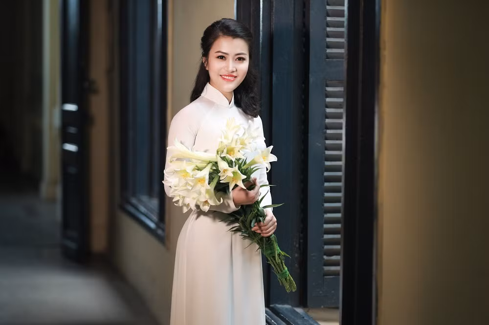 Chia sẻ về bộ hình mới của mình gây tiếng vang trên cộng đồng mạng, chị Thu Phương cho biết: "Hoa loa kèn là loài hoa thuộc về tháng Tư, thuộc về những khoảnh khắc giao mùa dịu nhẹ. Một loài hoa không rực rỡ, kiêu sa như các loài hoa khác nhưng đi vào lòng người nhờ sắc trắng giản dị, tinh khiết giống như những cô gái đôi mươi."