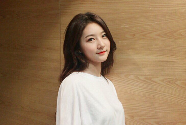 Thân hình quyến rũ của diễn viên 18 tuổi khiến không ít khán giả á ố và trầm trồ ngưỡng mộ.