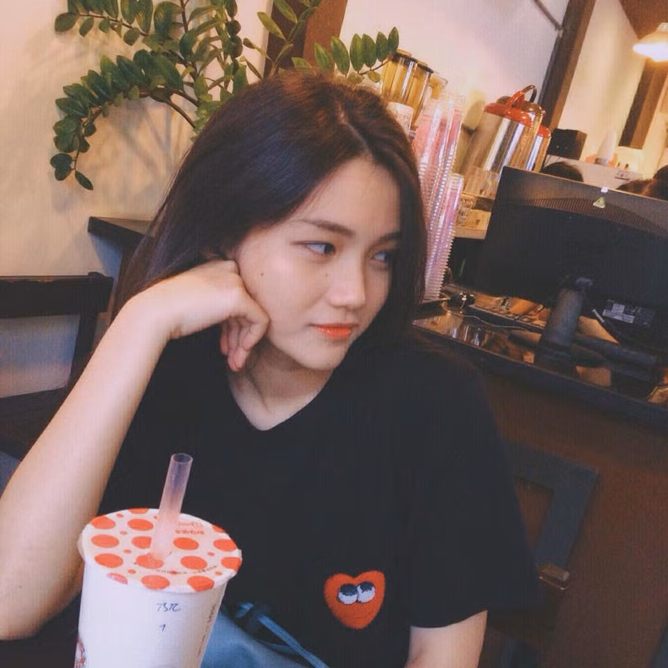 Cô gái 9X Vũng Tàu được nhắc tới có tên Phạm Thị Trâm Anh (18 tuổi), hiện là tân sinh viên khoa Hóa Sinh, Đại học Quốc tế, Đại học Quốc gia TP HCM với số điểm 25.