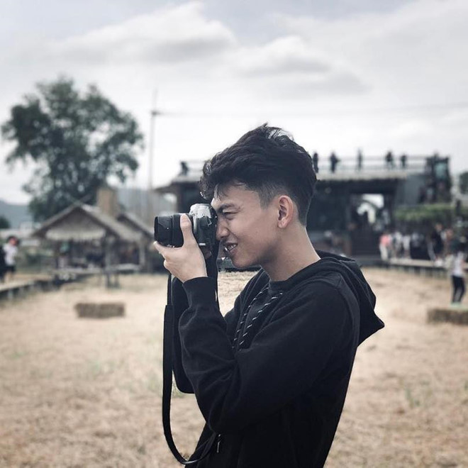 Bên cạnh bóng đá, Korrawit còn có niềm yêu thích với nhiếp ảnh. Anh thích chụp ảnh cho bạn bè và ghi lại những bức hình về thiên nhiên.