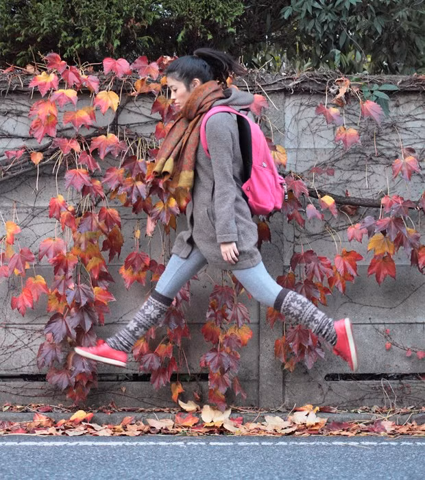 Tuy nhiên, thời gian trở lại đây nhờ có sự sáng tạo, đầu tư về máy móc, đạo cụ và đặc biệt là sự hỗ trợ của nhiều phương tiện chụp ảnh, phần mềm, app sửa ảnh nên trào lưu chụp ảnh "không trọng lượng" trở nên bay bổng và không còn bị cứng nhắc. Ảnh: Ladynizzi.