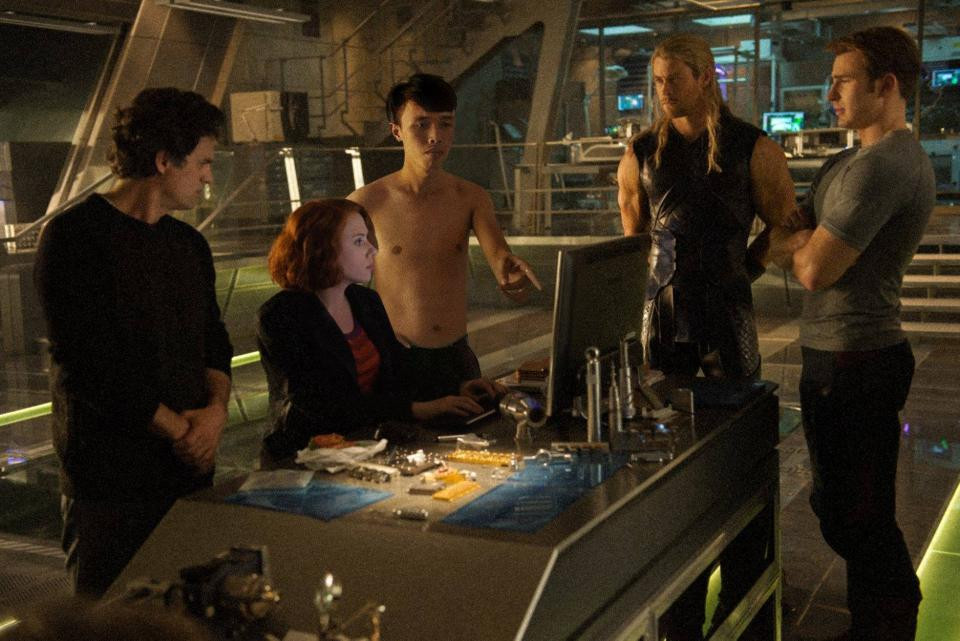 Cộng đồng mạng còn rất ngạc nhiên vì các ảnh ghép của Mai Xuân Huy rất mượt mà, màu ảnh và ánh sáng đều rất khớp hệt như anh chàng ấy thật sự xuất hiện trong phim.