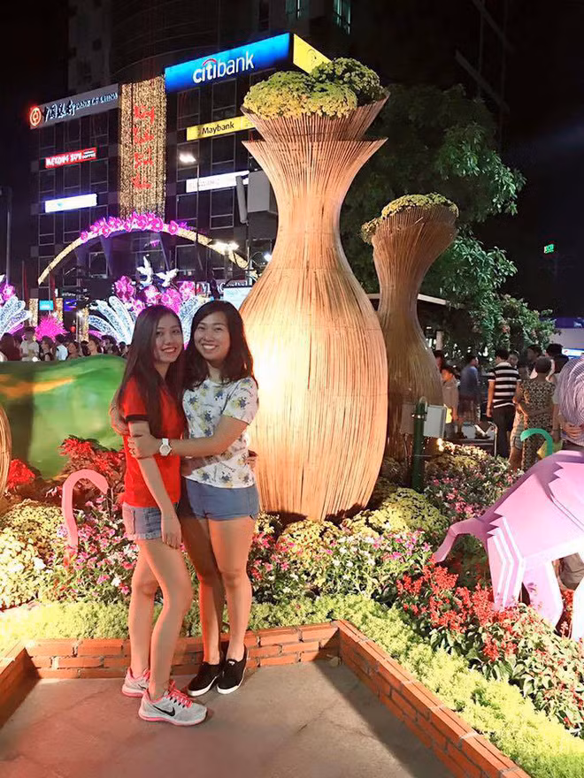 Sau khi biết được câu chuyện của Thúy Tiên và Thanh Trúc, cộng đồng mạng tỏ ra khâm phục tình cảm của cặp đôi này và không quên để lại lời chúc phúc đầy ý nghĩa. Ảnh trong bài: FBNV.