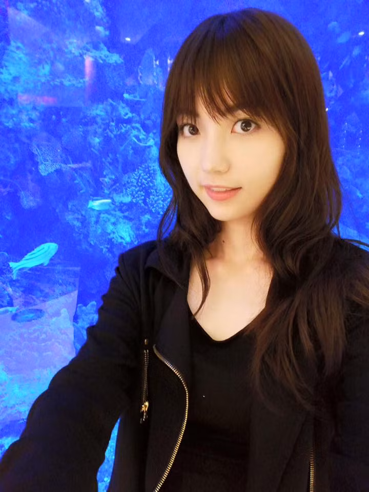 Dù tuổi đời còn rất trẻ nhưng Gia Gia đã là nữ kỳ thủ hàng đầu ở Châu Á. Cô đã giành được những thành tích khiến nhiều người nể phục như Á quân giải Vô địch cờ vây thế giới dành cho nữ, huy chương Đồng ở môn cờ vây đồng đội ASIAD 2010.