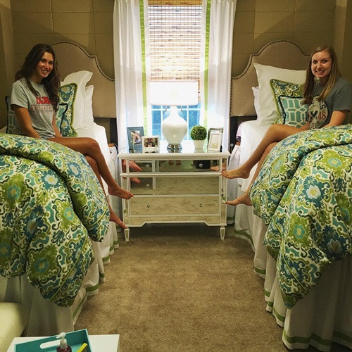 Dưới đây là những căn phòng ký túc xá trong mơ của sinh viên Mỹ, mỗi một căn phòng đều có phong cách khác nhau nhưng đều đẹp hoàn mỹ, truyền cảm hứng cho rất nhiều sinh viên.