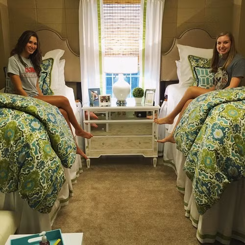 Dưới đây là những căn phòng ký túc xá trong mơ của sinh viên Mỹ, mỗi một căn phòng đều có phong cách khác nhau nhưng đều đẹp hoàn mỹ, truyền cảm hứng cho rất nhiều sinh viên.