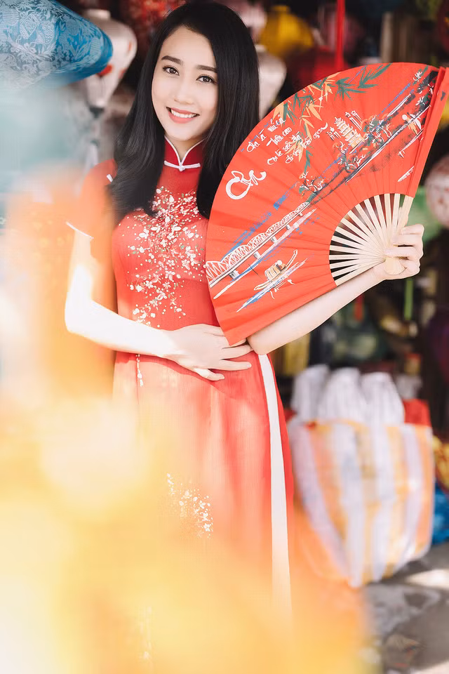 Hiện tại, Lona Huỳnh tiếp tục phát triển sự nghiệp diễn xuất khi nhận lời góp mặt vào những tác phẩm nghệ thuật điện ảnh như Mạc gia ký, Cung đường tội lỗi, Ác thú vô hình.