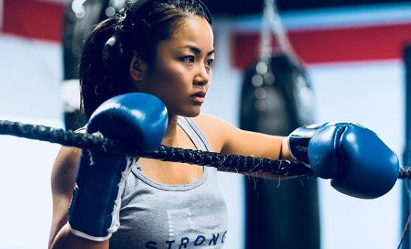 Bi Nguyễn bắt đầu thi đấu MMA vào năm 2014 và gây ấn tượng khi thắng 4 trên 5 trận. Kể từ năm 2016, nữ võ sĩ Việt kiều này bắt đầu chuyển sang thi đấu chuyên nghiệp và có 3 chiến thắng liên tiếp.