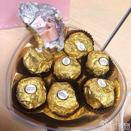 Trong năm, ngoài ngày sinh nhật được nhận quà, các chị em phụ nữ còn có những món quà 8/3 (Quốc tế phụ nữ) và ngày 20/10 (phụ nữ Việt Nam). Cũng chính từ những ngày trên, các chị em không chỉ được yêu chiều mà còn được các ông chồng, người yêu tặng những món quà độc đáo, ấn tượng khiến người nhận có thể rơi vào cảm giác vừa ức nhưng cũng không nhịn được cười.