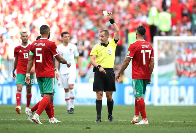 Nếu như cuối hiệp 1, Bồ Đào Nha gần như nhường thế trận cho các cầu thủ Marocco thì bước vào hiệp hai, Selecao châu Âu lấy lại thế cân bằng bằng những đường bóng cực đẹp. Bóng được tập trung cho không chỉ Ronaldo mà còn được phân phối, rải đều cho Guedes. Tuy nhiên đến phút thứ 52, họ vẫn chưa có bàn thắng thứ hai.