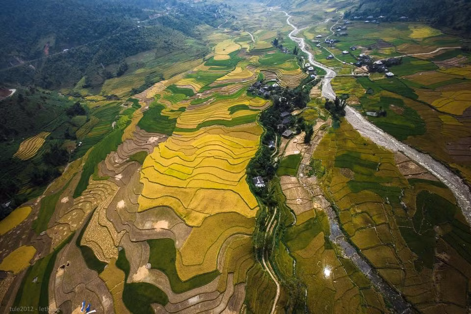 Được biết đây là năm thứ 4 liên tiếp các phi công dù lượn trong nước và quốc tế tập trung về Khau Phạ thể hiện sự đam mê của mình khi bay dù lượn trên bầu trời.