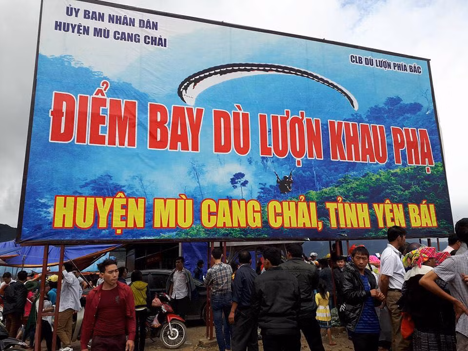 Điều đặc biệt khiến Festival dù lượn ở Yên Bái được chú ý đó là thời gian nó được tổ chức lại đúng vào mùa lúa vàng đẹp nhất. Được chu du ngắm nhìn trời xanh bao la và phía dưới là cánh đồng lúa vàng rượm thì đó là điều quá tuyệt vời.