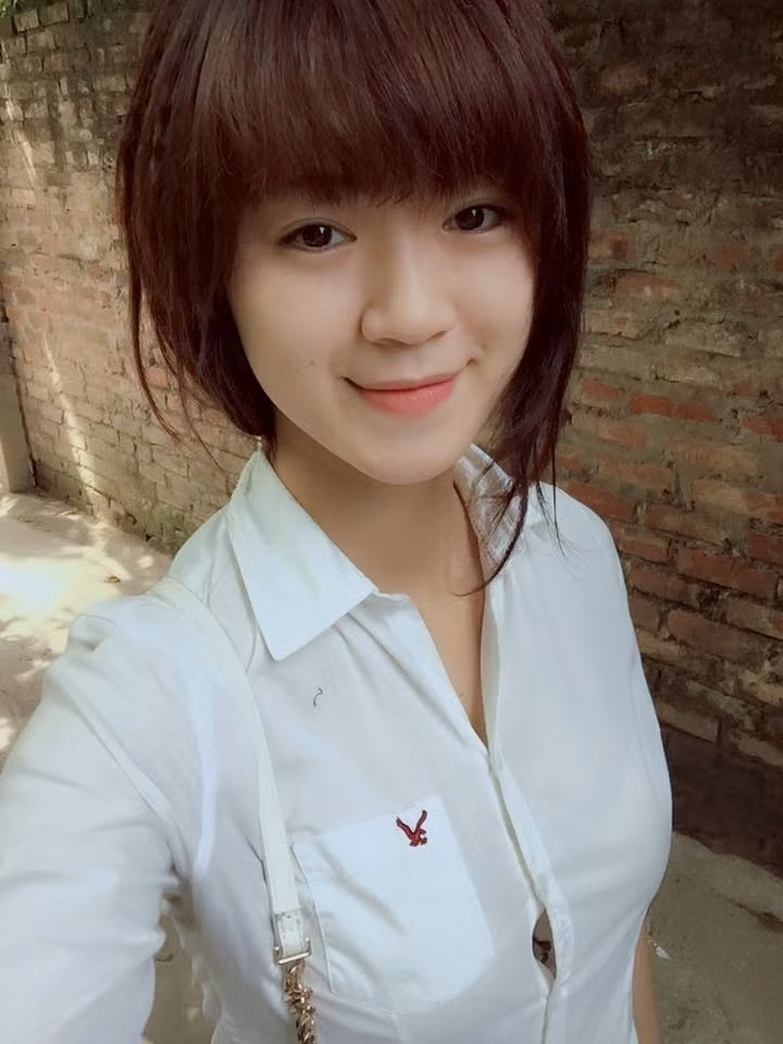 Làn da trắng cùng đôi mắt biết nói khiến "nữ thổ dân sexy" Quỳnh Anh thu hút ánh mắt theo dõi của cư dân mạng.