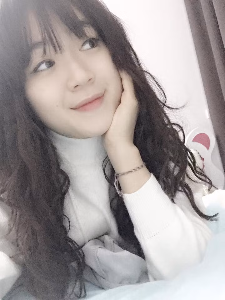 Ở một số góc chụp ảnh, Quỳnh Anh có rất nhiều nét giống với hot girl Tú Linh.