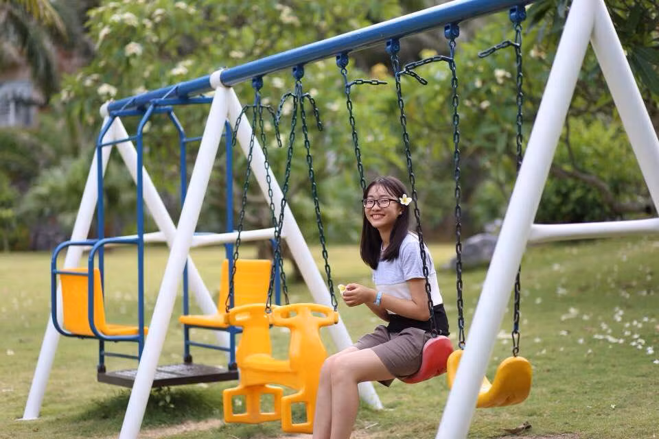 . Bình tĩnh, tự tin và nụ cười luôn tỏa sáng trên môi là điều Hà Phương khiến các "đối thủ" của mình mất cảnh giác và giúp cô bạn 9X Hà Tĩnh này có cơ hội hạ gục đối phương.