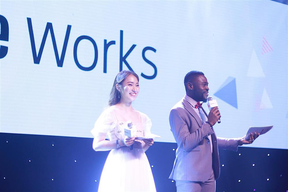 Hot girl Khánh Vy vinh dự được làm MC cho "Lễ trao giải Youtube Works 2019".