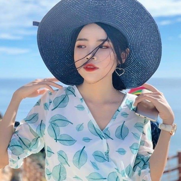 Anh Thi tự gọi sự thay đổi của mình là "hành trình trả thù ngọt ngào" như lời đáp trả đến "cựu crush" - người đã dành cho Anh Thi những lời chê bai không mấy tích cực chỉ vì cô nàng ngày ấy không được xinh xắn cho lắm.