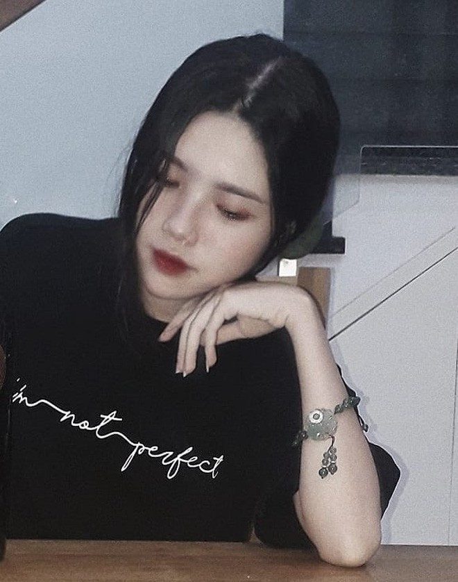 Anh Thi tên đầy đủ là Phạm Ngọc Anh Thi đến từ TP HCM, cô nàng này gây chú ý bằng ngoại hình xinh xắn và đặc biệt hơn là màn trả thì vô cùng ngọt ngào với crush của mình.