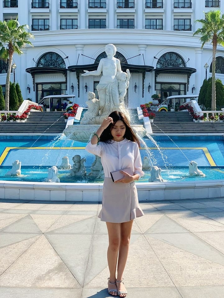 Anh Thi cũng cho biết thêm rằng mọi người không nên chạy theo một cái đẹp tiêu chuẩn nào đó bởi ai cũng có vẻ đẹp riêng, không cứ nhất thiết phải cằm V-line mũi dọc dừa thì mới được coi là xinh đẹp.