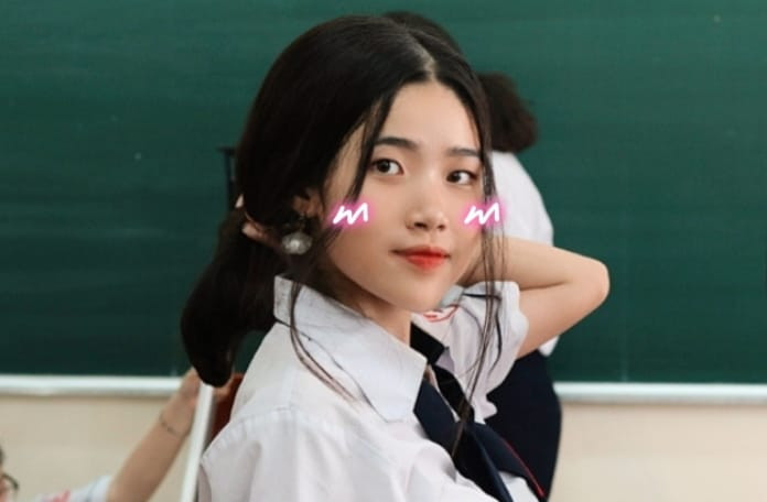 Không chỉ chăm lo cho ngoại hình của bản thân, tập tành skincare, make-up, Anh Thi còn tập trung hết sức vào việc học.