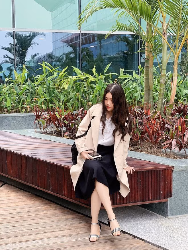 Sau những ngày đau khổ, buồn bực, Anh Thi biết mình phải khác đi, phải để người đó sáng mắt ra. Vậy là hành trình lột xác bắt đầu.