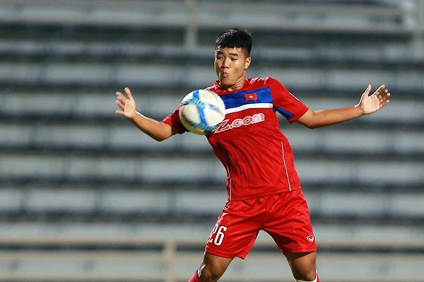 Đức Chinh đã trở lại và ghi bàn. Từng tình huống sút bóng, đánh đầu của cầu thủ này đã để lại nhiều ấn tượng với NHM.