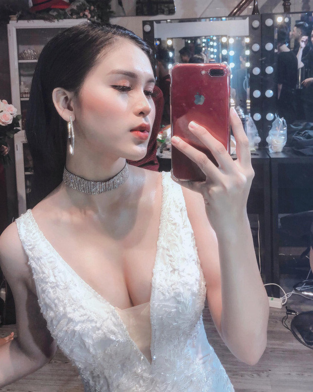 Vì chuyện gia đình nên Ngọc Trâm đã phải nghỉ học 1 năm, trong thời gian đó cô bạn cũng cố gắng dưỡng da, học make-up, tập gym để thay đổi ngoại hình.