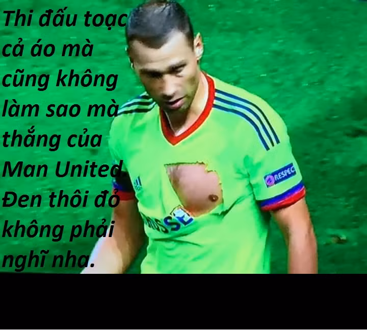 Mặc dù cầu thủ của CSKA Moskva chiến đấu dũng mãnh tới độ rách cả áo, lộ cả ngực mà CLB đến từ nước Nga vẫn không có điểm để rời Old Trafford.