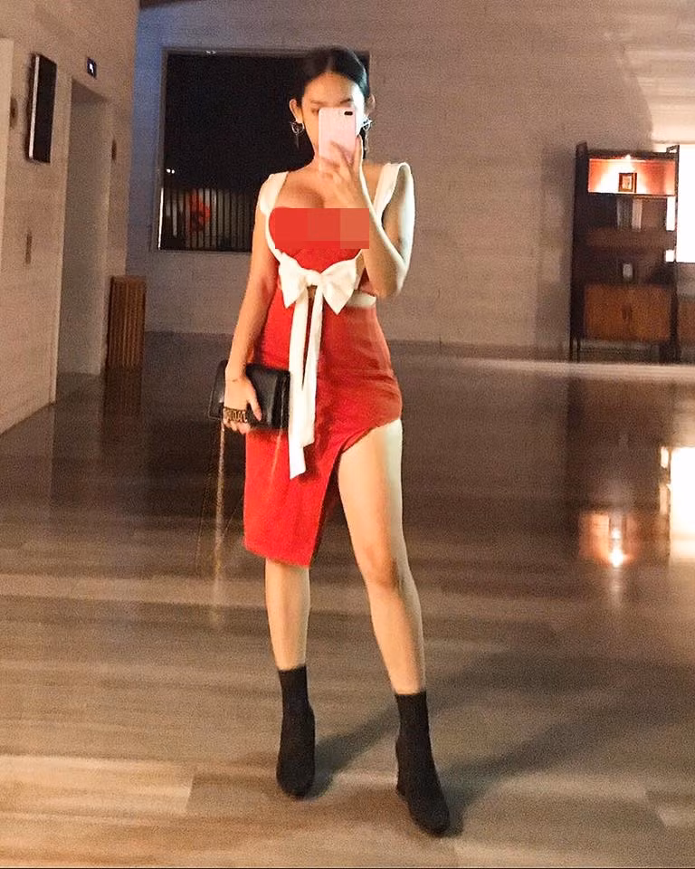 Theo ý kiến của nhiều dân mạng thì việc được người khác chụp ảnh cho là đã tốt đằng này Thúy Vi còn trách cứ người chụp là không có tâm và tự ví mình như diễn viên phim cấp 3 của đất nước Nhật Bản.