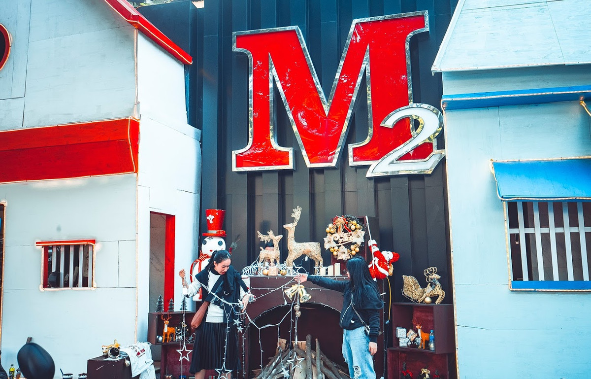 Nếu muốn sở hữu những tấm ảnh đậm chất đường phố mà lại mang không khí Noel thì đây chính là điểm đến lý tưởng dành cho các bạn trẻ.