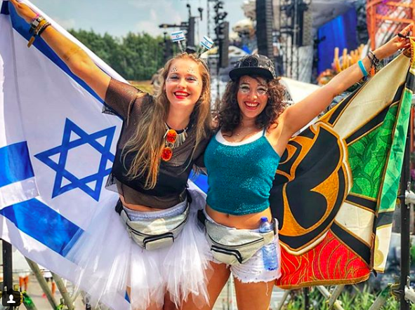 Tomorrowland - là đại nhạc hội EDM hấp dẫn nhất thế giới nơi quy tụ rất nhiều các bạn trẻ yêu nhạc điện tử, mê tiệc tùng đến từ khắp các quốc gia trên thế giới.